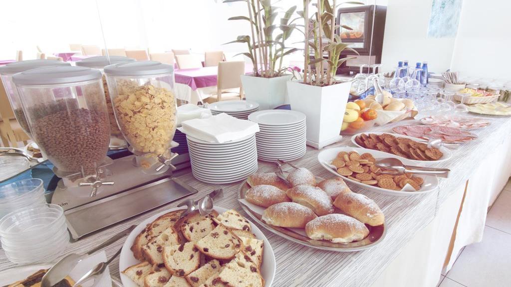 Hotel Aria Di Mare - Bed & Brunch In Centro A Riccione Exterior foto