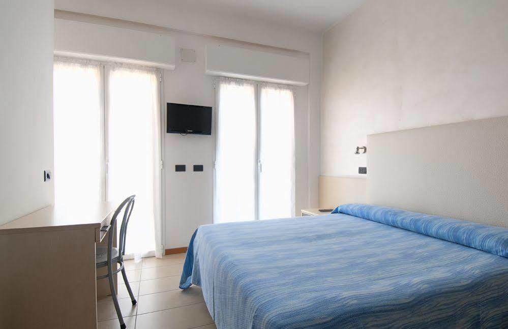 Hotel Aria Di Mare - Bed & Brunch In Centro A Riccione Exterior foto
