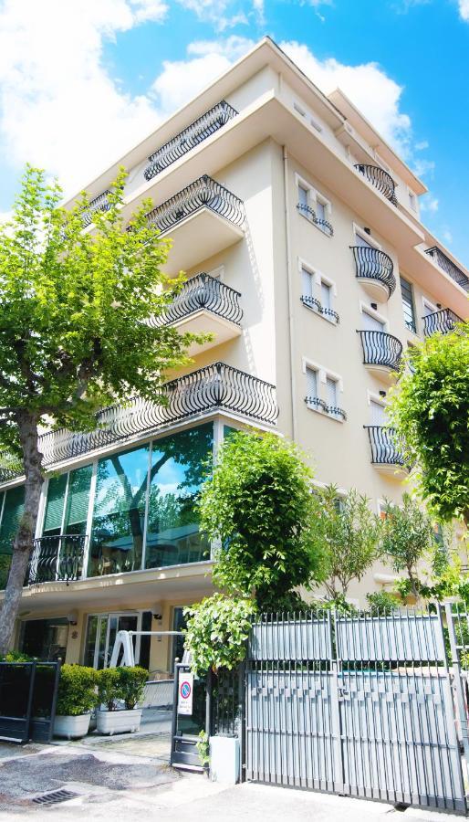 Hotel Aria Di Mare - Bed & Brunch In Centro A Riccione Exterior foto