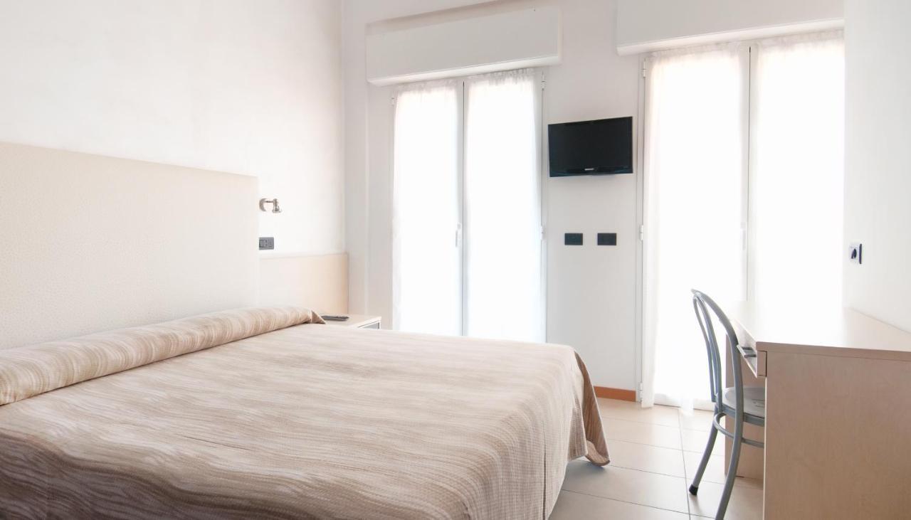 Hotel Aria Di Mare - Bed & Brunch In Centro A Riccione Exterior foto